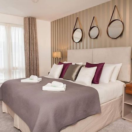Stylish And Central Two Bedroom & Two Bathroom Apartment With Free Parking Eksteriør bilde