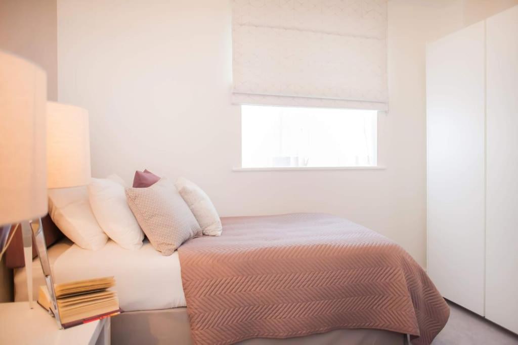 Stylish And Central Two Bedroom & Two Bathroom Apartment With Free Parking Eksteriør bilde