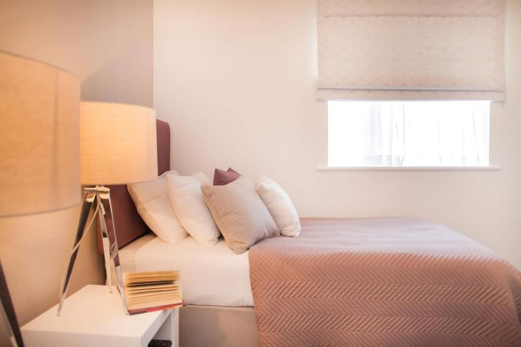 Stylish And Central Two Bedroom & Two Bathroom Apartment With Free Parking Eksteriør bilde